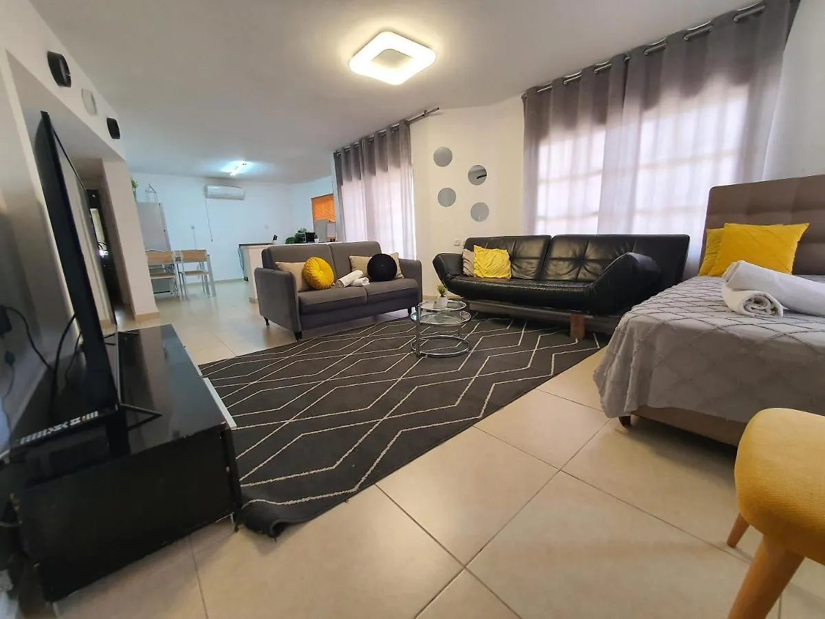Apartment Barak Royal Suites 20 Garden Jacuzzi - ג'קוזי בחצר Eilat