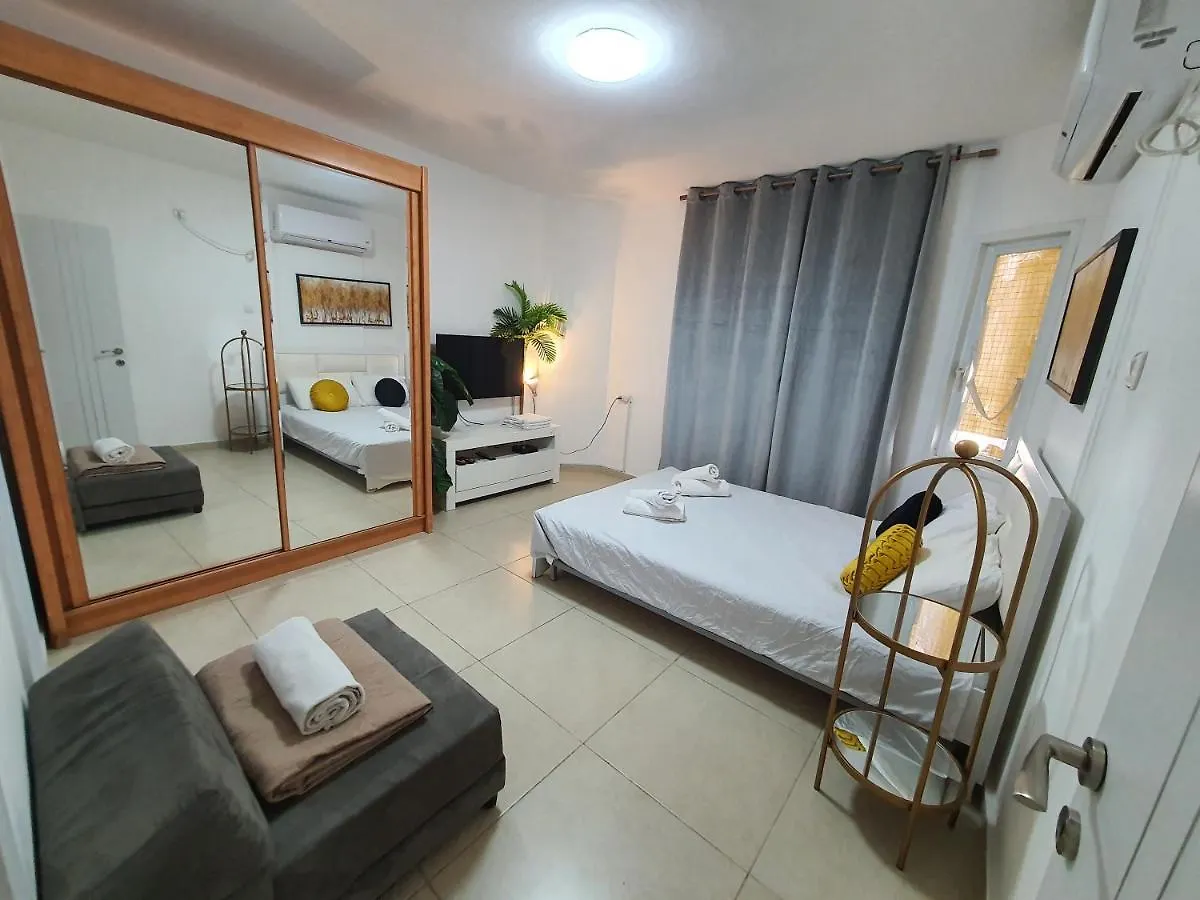 Apartment Barak Royal Suites 20 Garden Jacuzzi - ג'קוזי בחצר Eilat