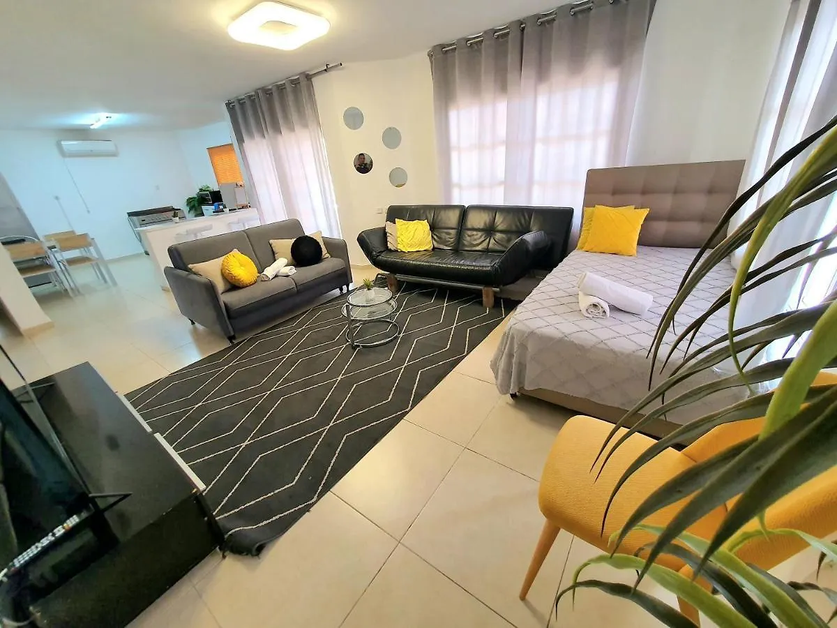 Apartment Barak Royal Suites 20 Garden Jacuzzi - ג'קוזי בחצר Eilat Israel