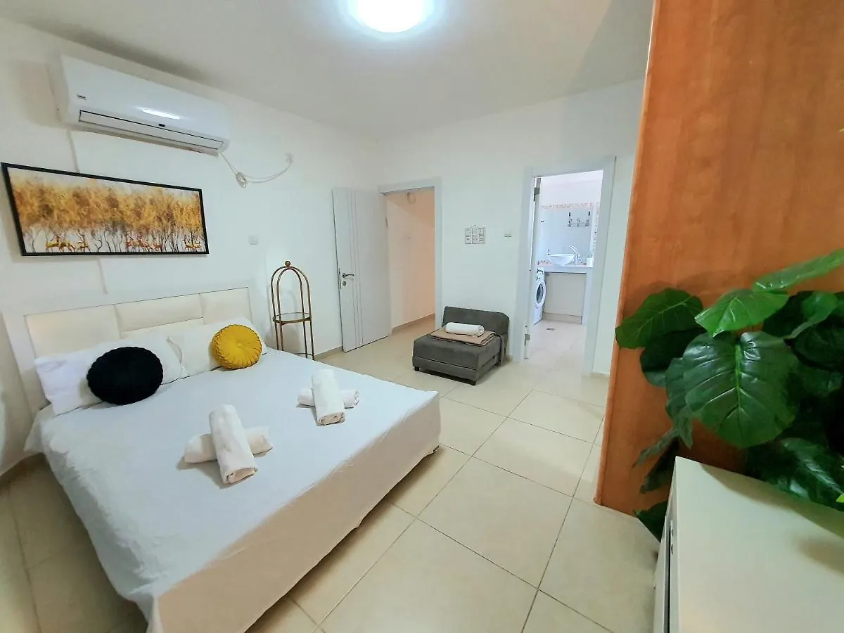 Barak Royal Suites 20 Garden Jacuzzi - ג'קוזי בחצר Eilat